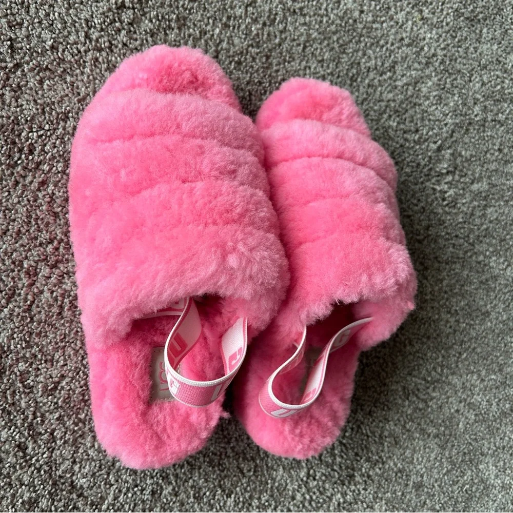 Pink Slipper UGGS - Picture 3 of 3